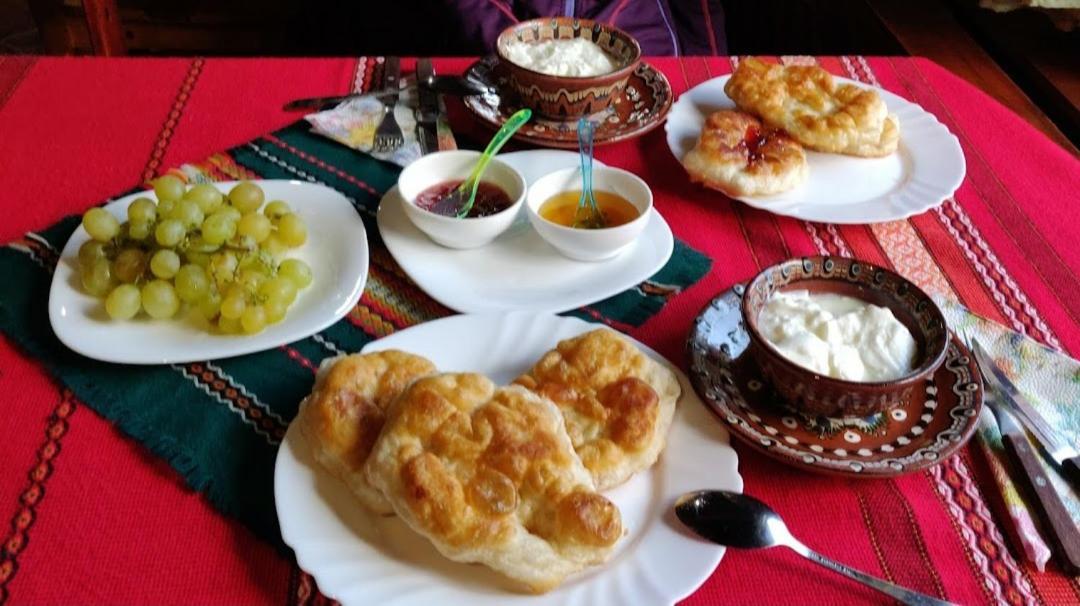 Къща За Гости Динас Zmeitsa 外观 照片