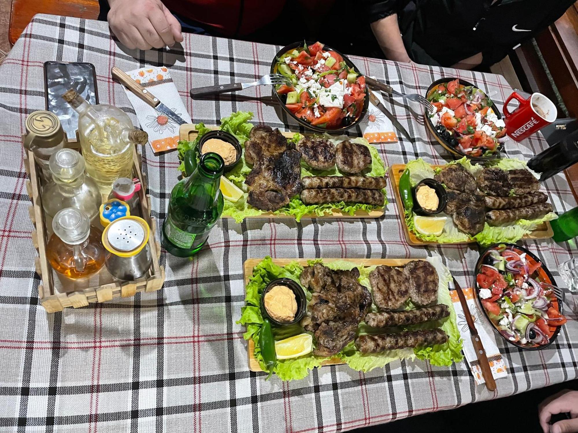 Къща За Гости Динас Zmeitsa 外观 照片